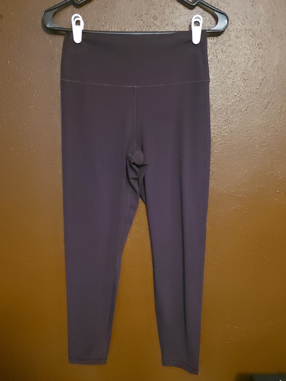 Old Navy Active High-Rise Leggings in Deep Plum L